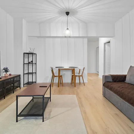 High-end With Panoramic View, Parking & Pool *