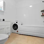 High-end With Panoramic View, Parking & Pool Apartman Bukarest