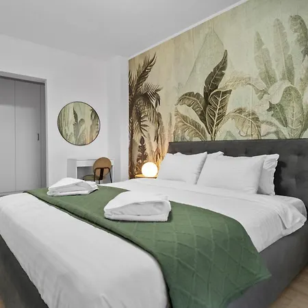 High-end With Panoramic View, Parking & Pool *