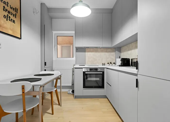 High-end With Panoramic View, Parking & Pool *