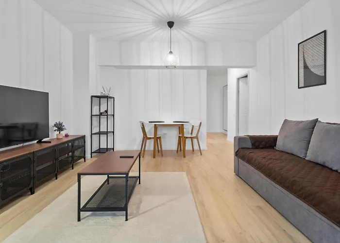 High-end With Panoramic View, Parking & Pool *