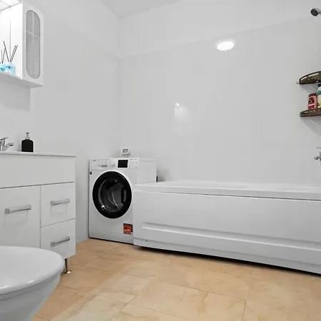 High-end With Panoramic View, Parking & Pool Apartment Bucharest