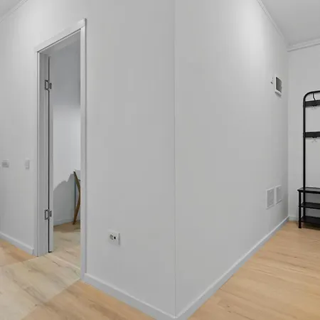High-end With Panoramic View, Parking & Pool Apartment *